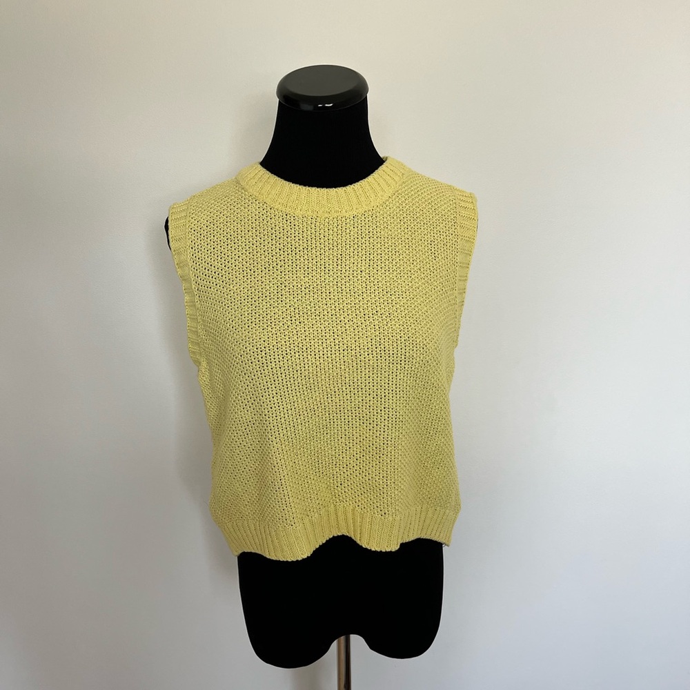 Simons Pastel Yellow Sleeveless Knit Sweater